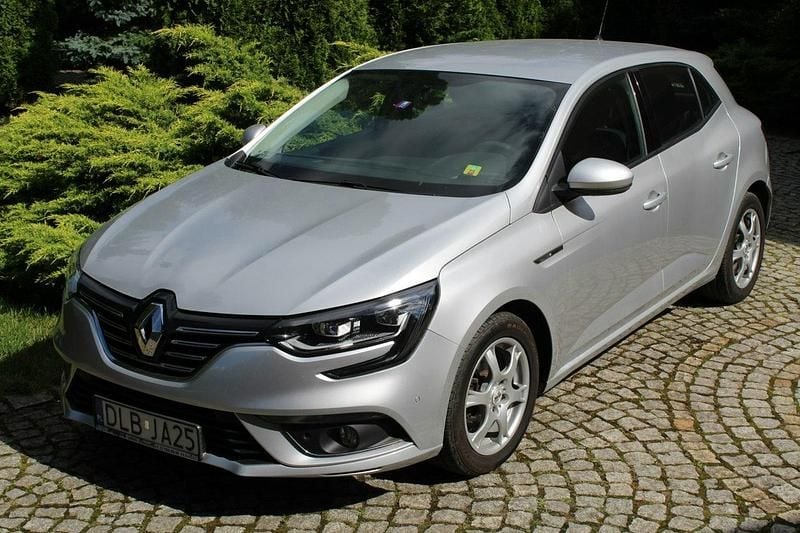 Używany Renault Mégane IV SE 116 KM (85 kW) 2018 Srebrny Hatchback
