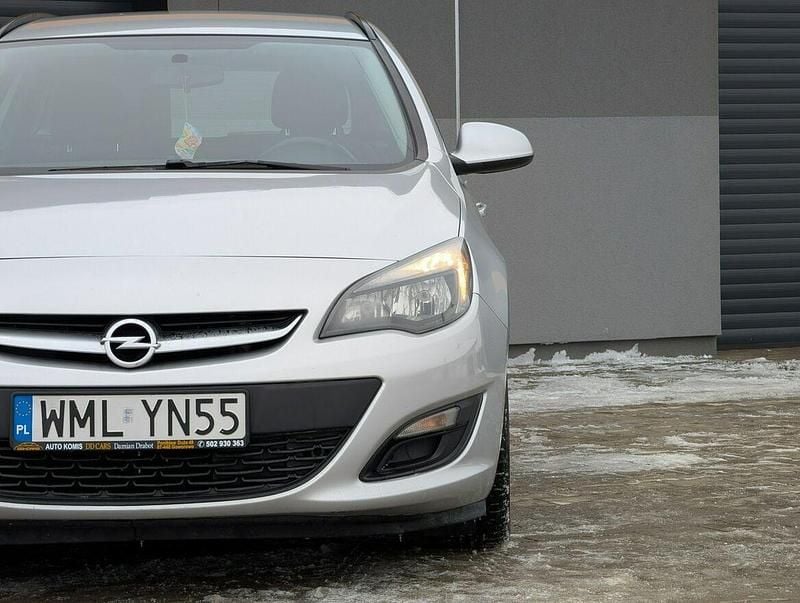 Używany Opel Astra 2014 Srebrny Kombi