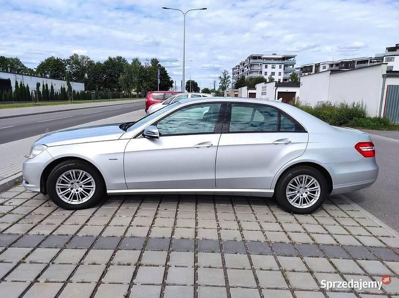 Używany 2010 Mercedes E200 | 39 900 zł - Obraz 1/4