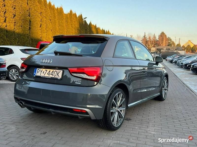 Używany Audi A1 S-Line 95 KM (69 kW) 2015 Szary Hatchback