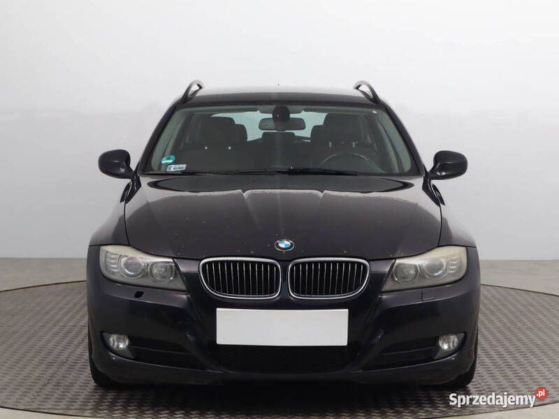 Czarny Używany 2010 BMW 320 Kombi | 14 999 zł (Super Cena) - Obraz 1/4