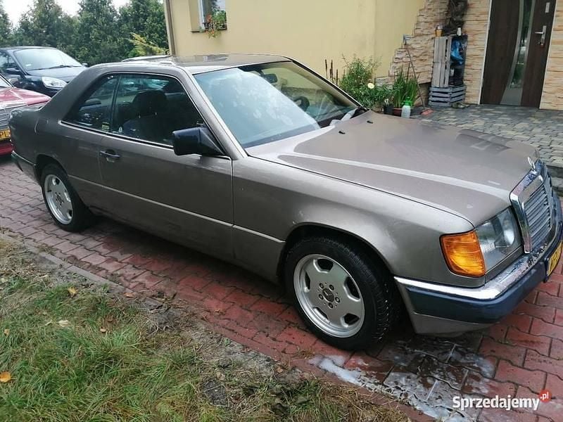 Używany Mercedes 230 1988 Beżowy Coupe