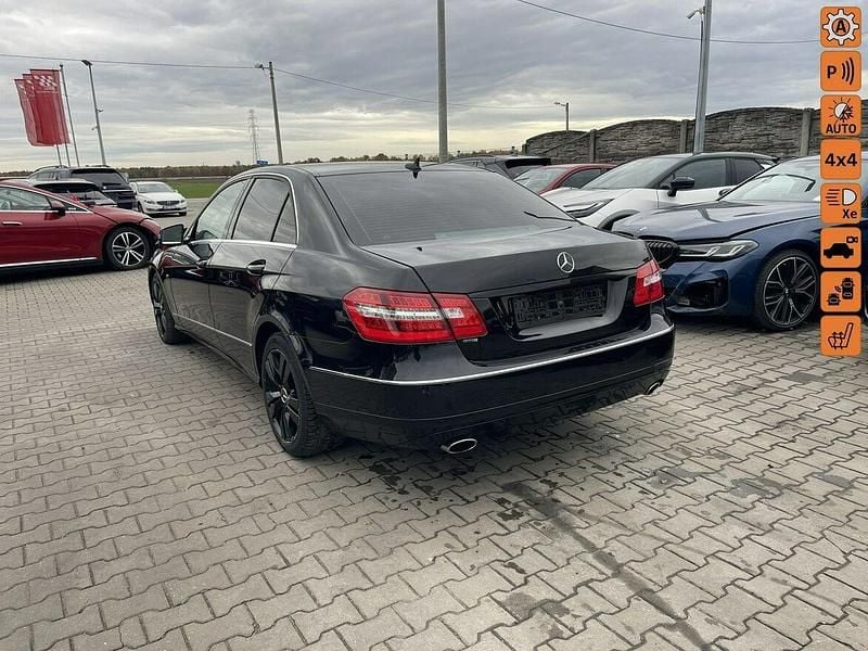Czarny (metalik) Używany 2010 Mercedes E350 Avantgarde Sedan/Limuzyna | 23 900 zł - Obraz 1/4
