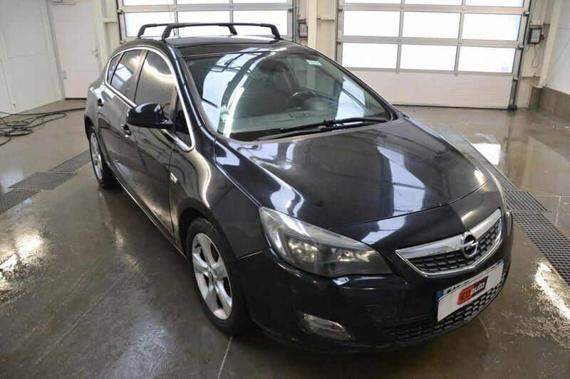 Czarny Używany 2009 Opel Astra Hatchback | 5800 zł - Obraz 1/4