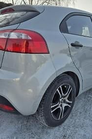 Używany Kia Rio 80 KM (58 kW) 2013 Szary (metalik) Hatchback