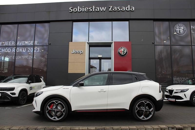 Nowe Alfa Romeo Junior Veloce 205 kW (280 KM) 2025 Lakier pastelowy biały z czarnym dachem  sempione SUV