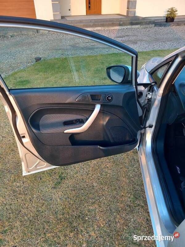 Używany Ford Fiesta 2012 Srebrny Hatchback