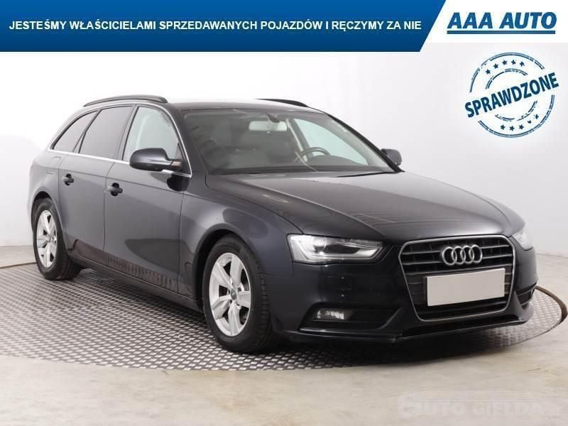 Błękitny Używany 2012 Audi A4 | 38 999 zł (Uczciwa cena) - Obraz 1/4