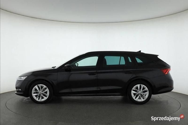 Używany Skoda Octavia 2022 Czarny Kombi