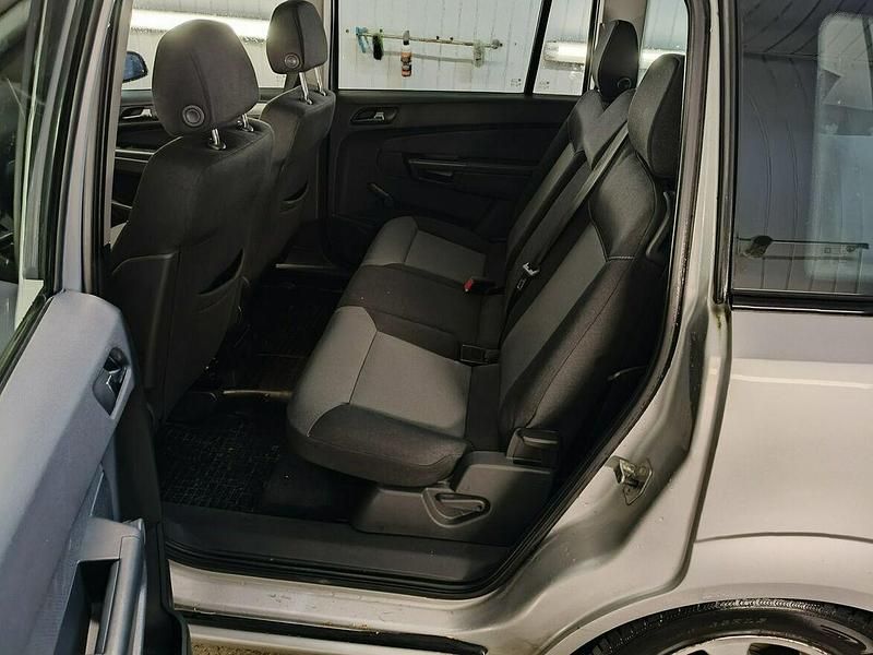 Używany Opel Zafira 140 KM (102 kW) 2006 Srebrny (metalik) Minivan