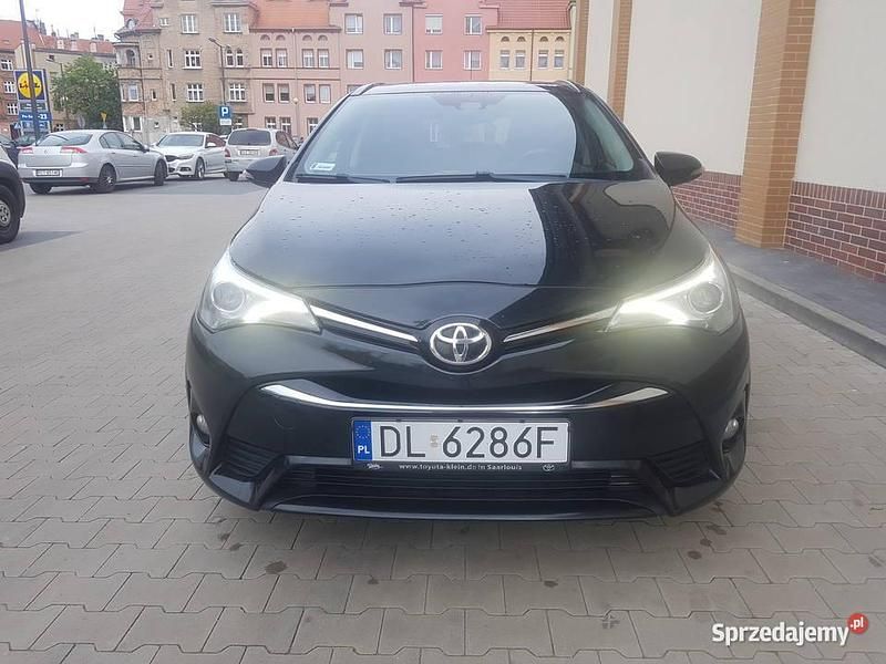 Czarny Używany 2016 Toyota Avensis Kombi | 47 000 zł (Drogi) - Obraz 1/4