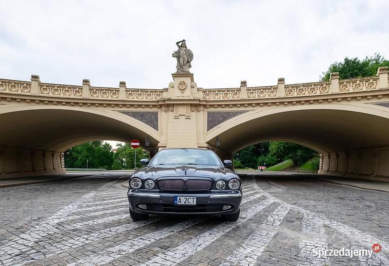 Szary Używany 2005 Jaguar XJR R Sedan/Limuzyna | 79 900 zł - Obraz 1/4