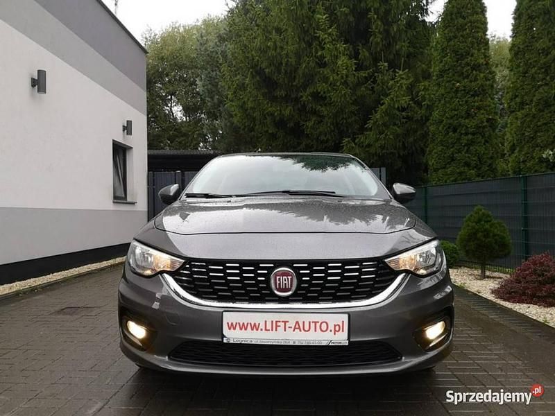 Brązowy (metalik) Używany 2016 Fiat Tipo Sedan/Limuzyna | 33 900 zł (Dość drogi) - Obraz 1/4