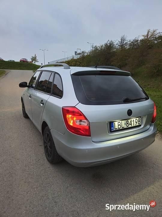 Srebrny Używany 2009 Skoda Fabia Kombi | 10 000 zł (Dobra cena) - Obraz 1/4