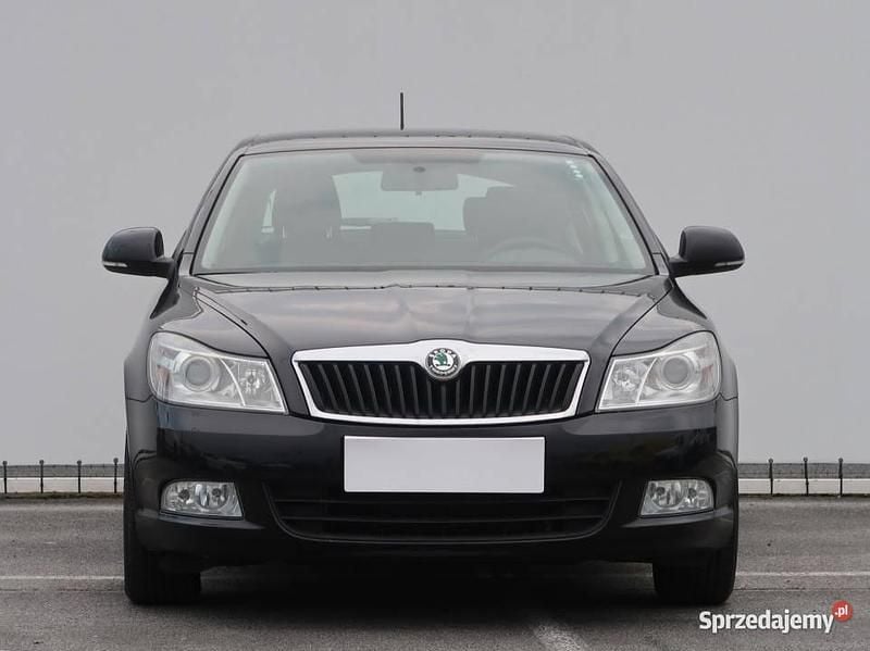 Czarny Używany 2012 Skoda Octavia Hatchback | 19 499 zł (Dobra cena) - Obraz 1/4