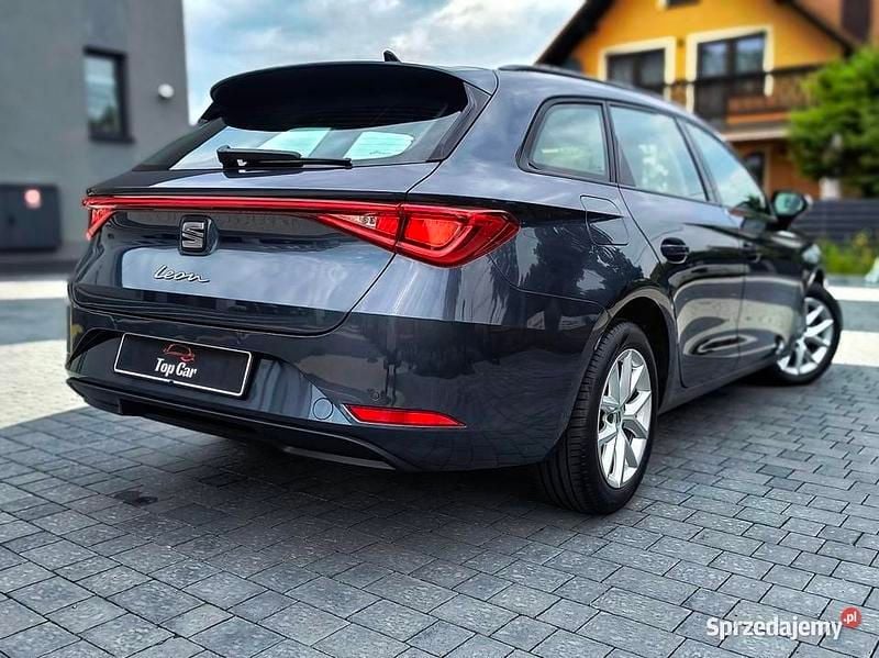 Szary Używany 2023 Seat Leon Kombi | 77 800 zł (Uczciwa cena) - Obraz 1/4