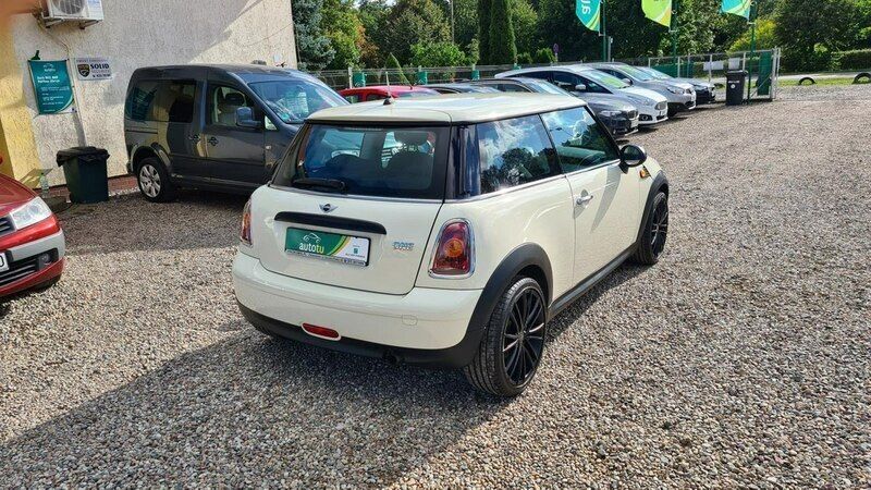 Używany Mini ONE 95 KM (69 kW) 2009 Kremowy Hatchback