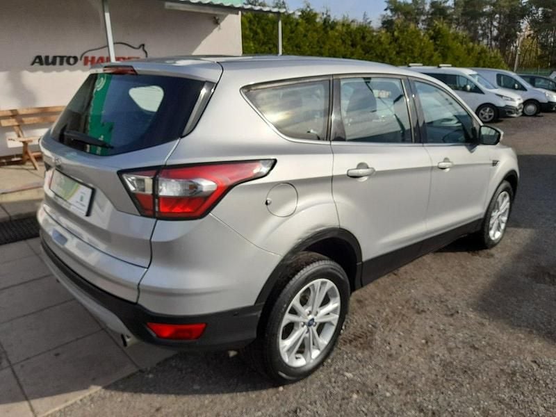 Używany Ford Kuga 120 KM (88 kW) 2017 Srebrny SUV