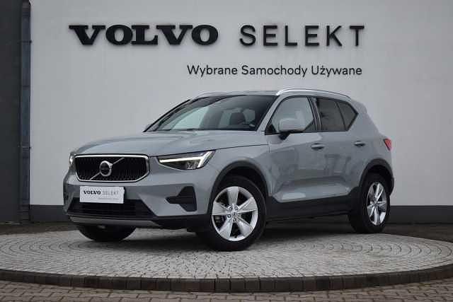 Szary Używany 2024 Volvo XC40 SUV | 147 000 zł (Uczciwa cena) - Obraz 1/4