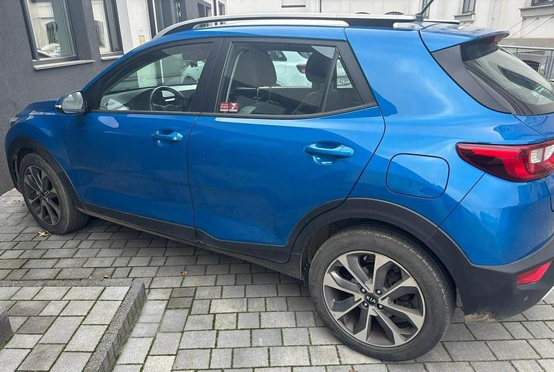 Używany Kia Stonic 100 KM (73 kW) 2020 Niebieski SUV