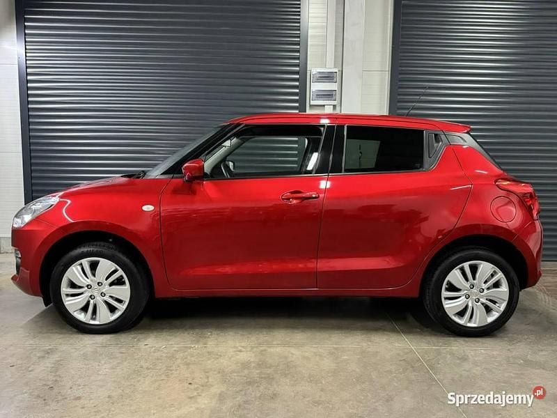 Bordowy Używany 2020 Suzuki Swift Hatchback | 63 300 zł (Dość drogi) - Obraz 1/4
