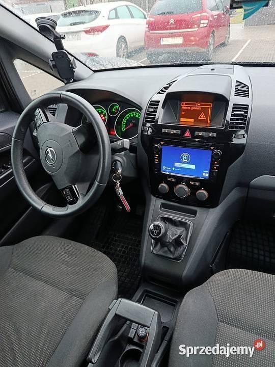 Używany Opel Zafira 2014 Czarny Minivan
