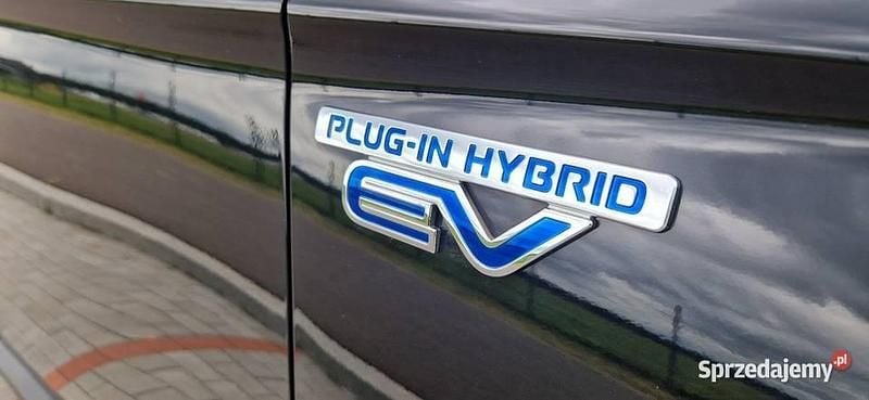 Czarny Używany 2015 Mitsubishi Outlander P-HEV Sedan/Limuzyna | 49 500 zł (Super Cena) - Obraz 1/4