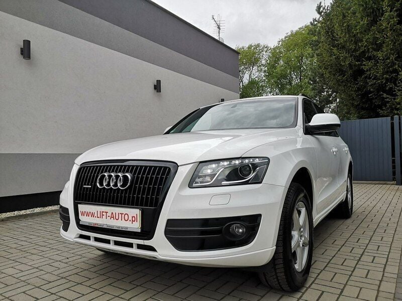 Biały Używany 2010 Audi Q5 SUV | 49 900 zł (Dość drogi) - Obraz 1/4