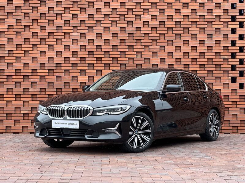 Czarny szafir metalizowany Używany 2021 BMW 320 Luxury Line Sedan/Limuzyna | 124 900 zł (Dobra cena) - Obraz 1/3
