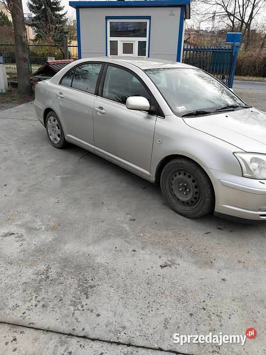 Srebrny Używany 2005 Toyota Avensis T2 Sedan/Limuzyna | 12 000 zł (Dość drogi) - Obraz 1/4