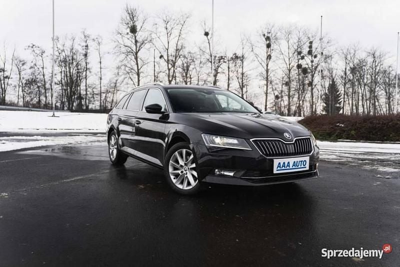 Używany Skoda Superb 190 KM (139 kW) 2017 Czarny Kombi