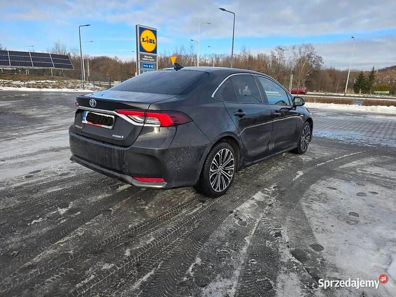Używany Toyota Corolla Comfort 122 KM (89 kW) 2019 Czarny Sedan/Limuzyna