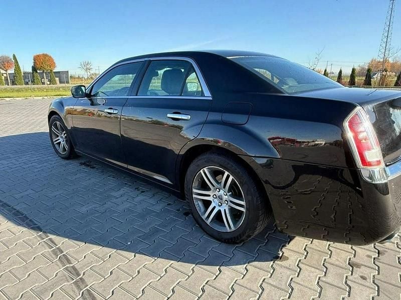 Używany Lancia Thema 239 KM (175 kW) 2013 Czarny Sedan/Limuzyna