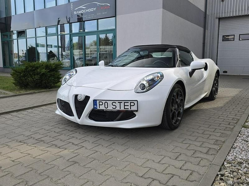 Biały Używany 2016 Alfa Romeo 4C Kabriolet | 375 000 zł - Obraz 1/4