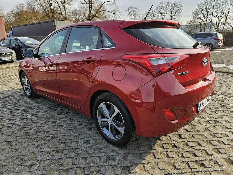 Używany Hyundai i30 135 KM (99 kW) 2015 Bordowy (metalik) Hatchback