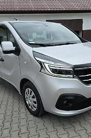 Używany Renault Trafic 145 KM (106 kW) 2020 Srebrny (metalik) Minivan