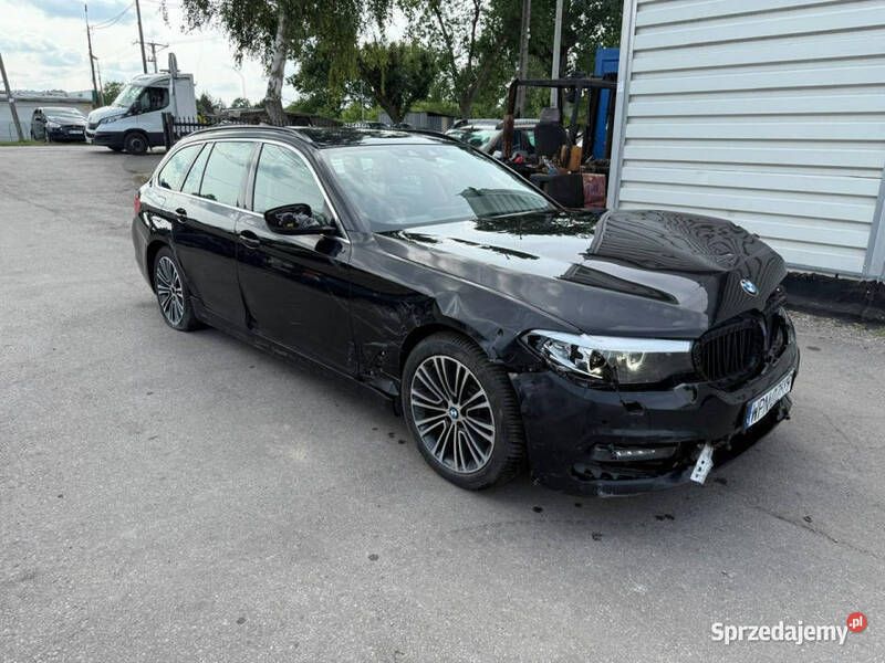 Czarny Używany 2018 BMW 518 Kombi | 32 900 zł - Obraz 1/4