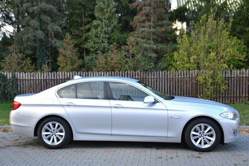 Srebrny (metalik) Używany 2012 BMW M550 Sedan/Limuzyna | 51 900 zł - Obraz 1/4