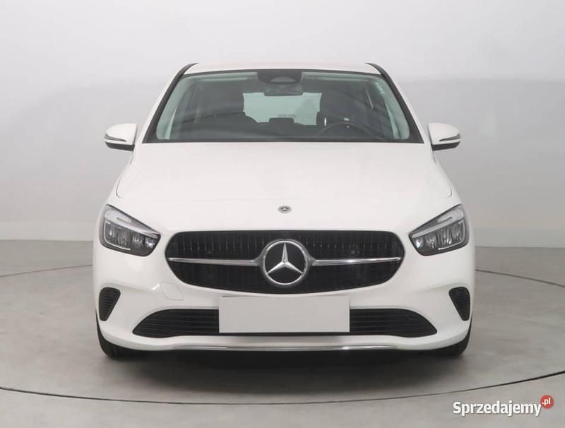 Biały Używany 2023 Mercedes B200 Minivan | 117 999 zł - Obraz 1/4