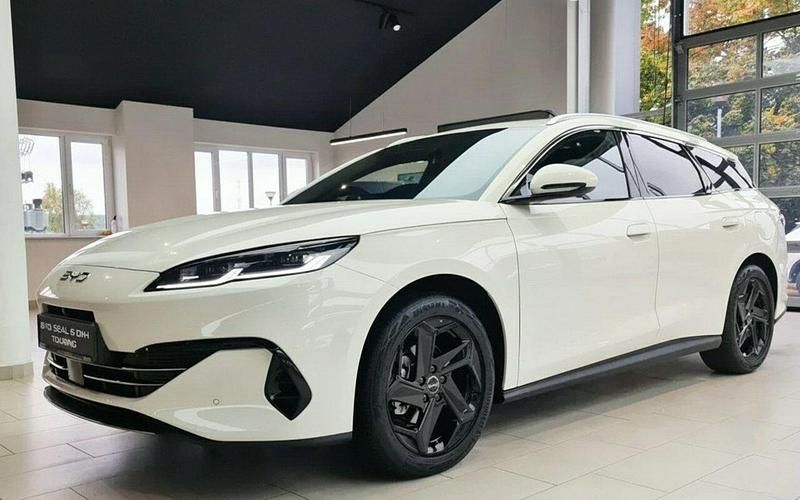 Biały Nowe 2025 BYD Seal Comfort Sedan/Limuzyna | 146 240 zł - Obraz 1/4