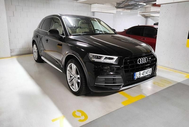 Czarny Używany 2020 Audi Q5 Sport SUV | 129 000 zł - Obraz 1/4