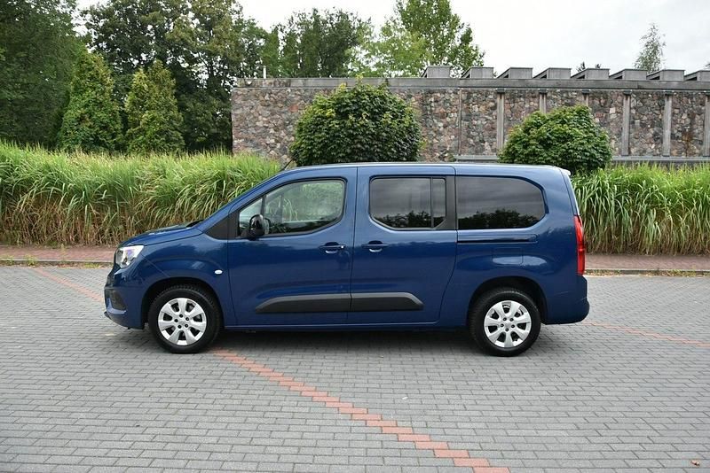 Używany Opel Combo Life 130 KM (95 kW) 2023 Niebieski ciemny (metalik) Minivan