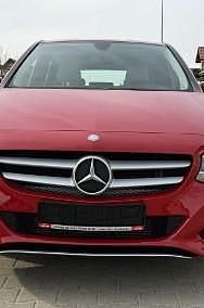 Używany Mercedes A180 122 KM (89 kW) 2015 Czerwony Minivan