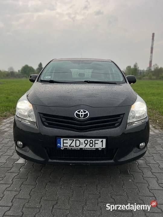 Używany 2009 Toyota Verso Minivan | 26 500 zł (Uczciwa cena) - Obraz 1/4