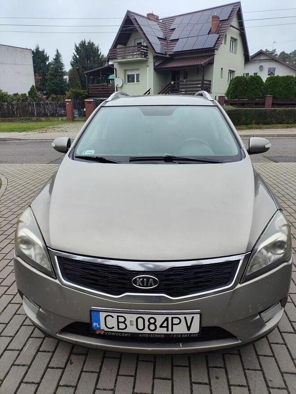 Żółtozłoty Używany 2011 Kia Ceed 2 Kombi | 11 500 zł (Drogi) - Obraz 1/4