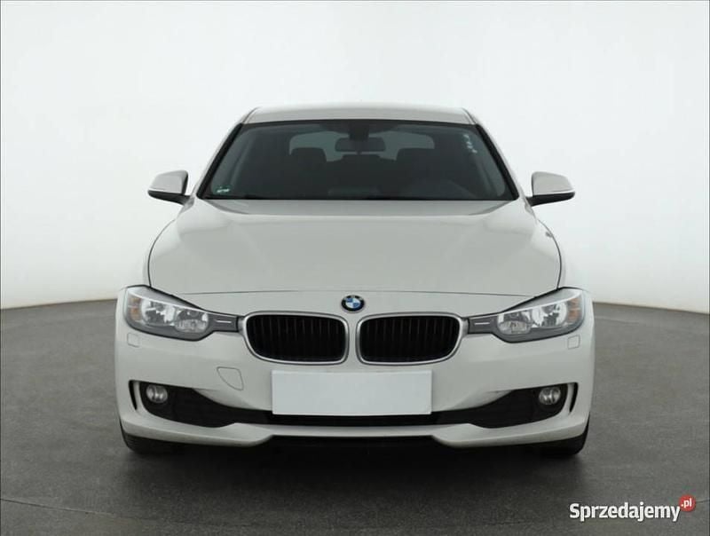 Biały Używany 2015 BMW 320 Kombi | 39 999 zł (Super Cena) - Obraz 1/4