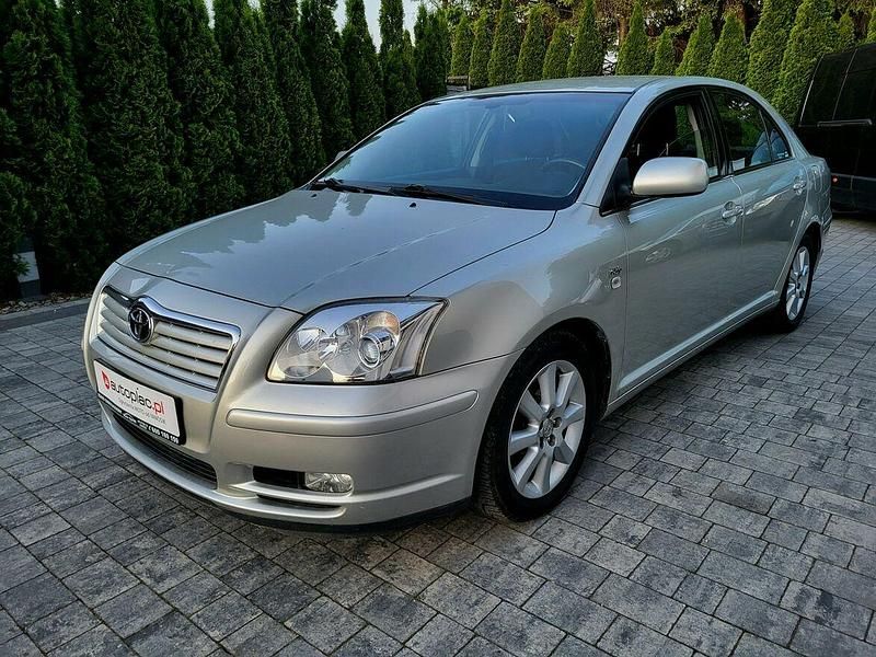Złoty (metalik) Używany 2004 Toyota Avensis Hatchback | 10 500 zł (Drogi) - Obraz 1/4