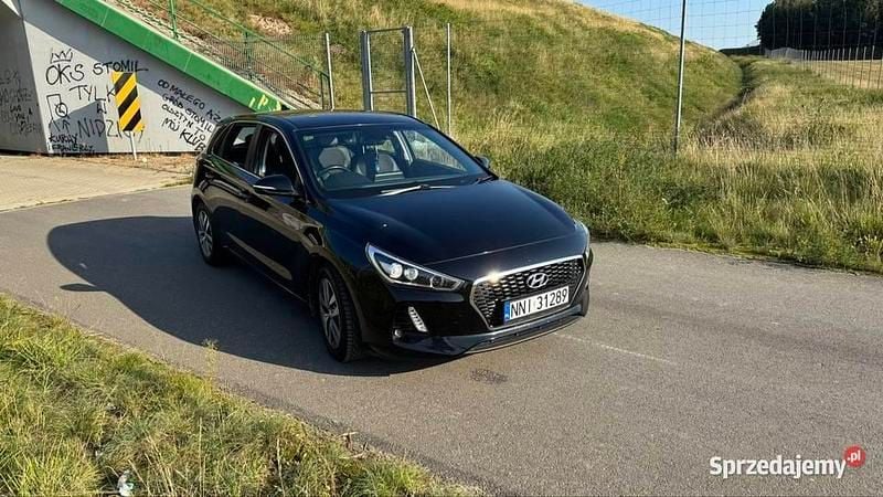 Używany Hyundai i30 110 KM (80 kW) 2017 Czarny Hatchback
