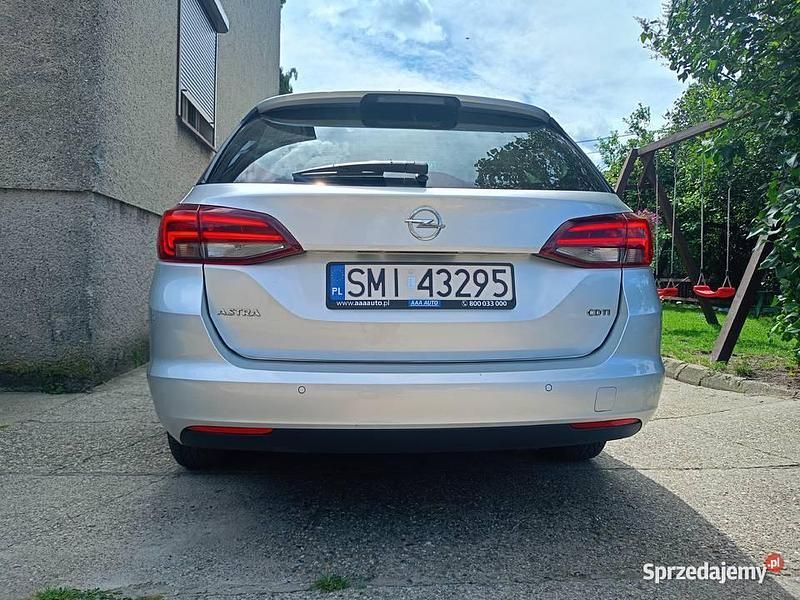 Srebrny Używany 2018 Opel Astra Kombi | 44 500 zł (Drogi) - Obraz 1/4