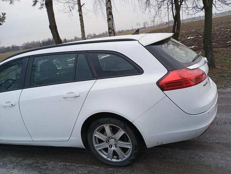 Używany Opel Insignia 2010 Biały Kombi